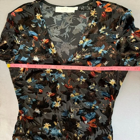 ASTR top women small long sleeve vneck shoulder pad velvet detail bodysuit black - Picture 9 of 11